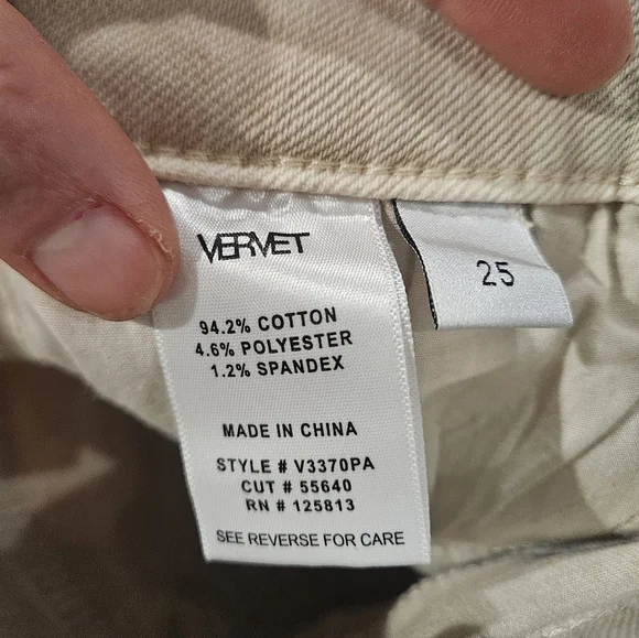 VERVET Winter White Mid Rise Crop Frayed Hem Straight Jeans. Size 25 - Picture 8 of 16